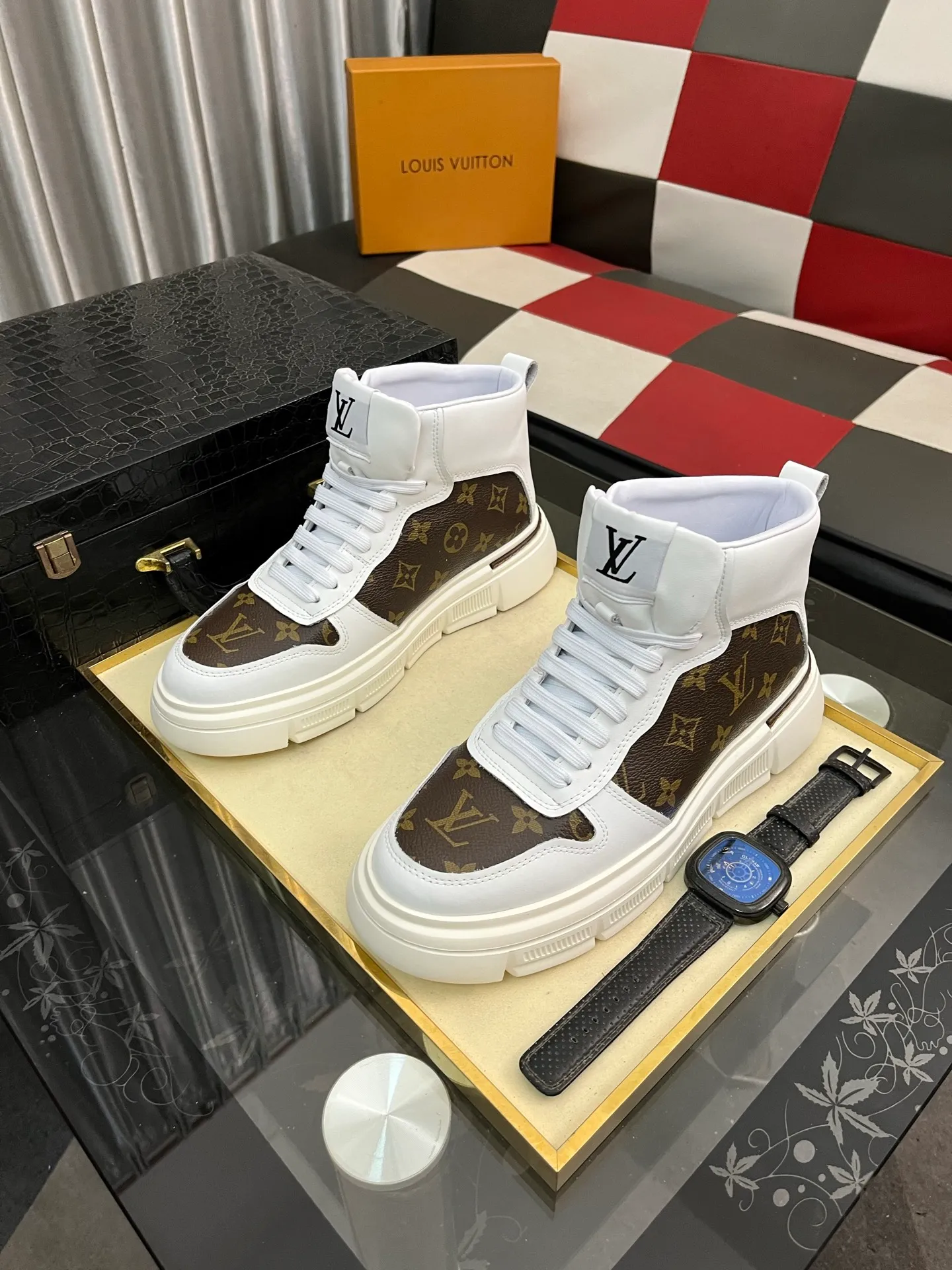 Men's shoes 💰420⌚️⌚️《Louis vuitton/LV Louis Vuitton》original quality.~ Unique modern style sneakers. 🏃A must-have casual shoe for trendy men😍😍 Original brand imported from Italy, imported original leather, cow lining (refuses to discolor and grind feet) Sole: Original sole specially provided by the original factory, French lazy style design Size: 38-442️⃣Colors available